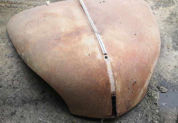 Capot de Renault 4cv