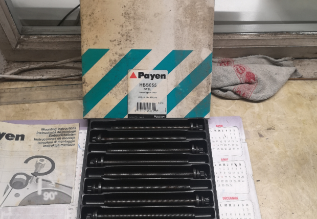 HBS055 Kit boulons de culasse 