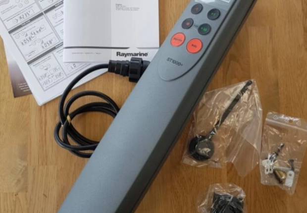 PILOTE AUTOMATIQUE RAYMARINE ST1000+