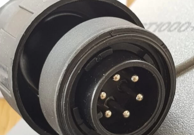 PILOTE AUTOMATIQUE  BARRE FRANCHE  RAYMARINE ST 1000+