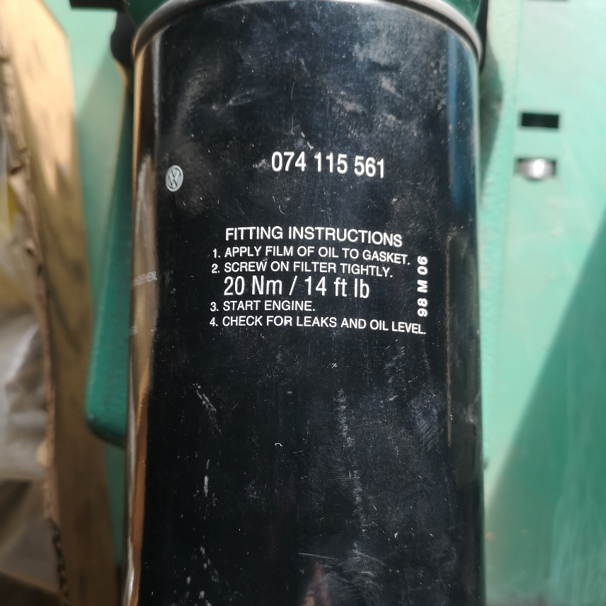 074115561 VW Filtre à huile 
