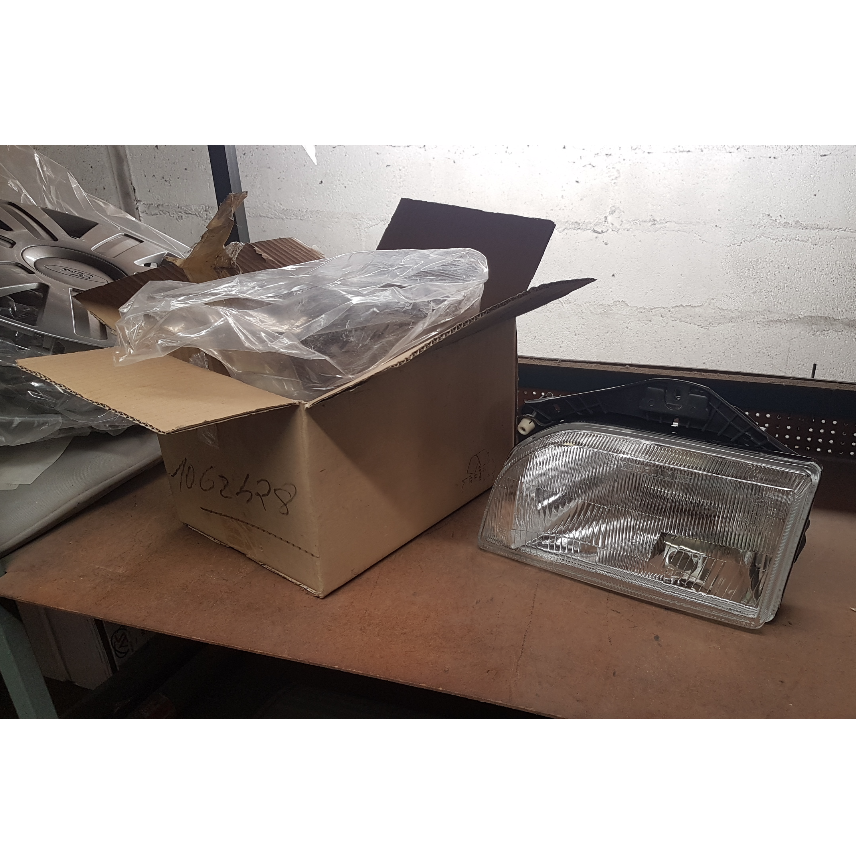 Phare avant gauche Ford Fiesta 1062428