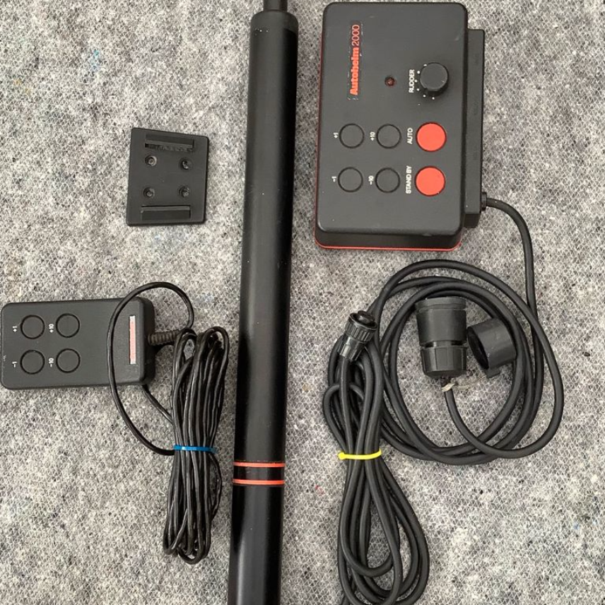 PILOTE AUTOMATIQUE AUTOHELM 2000